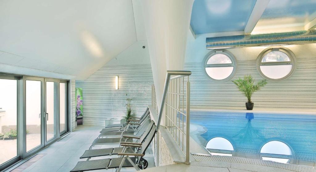 Bazén v ubytování Olympia Wellness Hotel nebo v jeho okolí