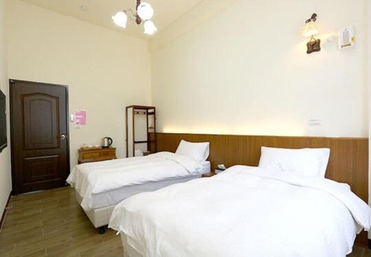 Postel nebo postele na pokoji v ubytování Hometown Times Homestay