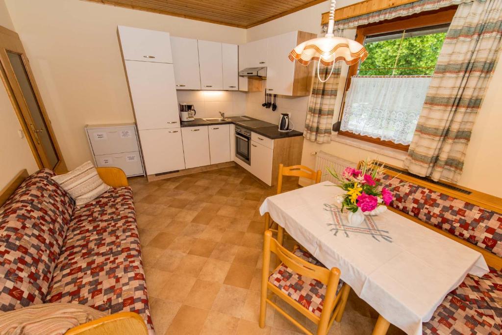 Kuchyň nebo kuchyňský kout v ubytování Ferienwohnung Plozner