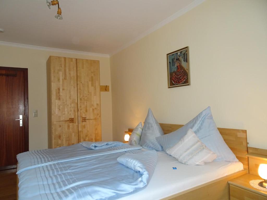 Postel nebo postele na pokoji v ubytování Ferienwohnung Plozner