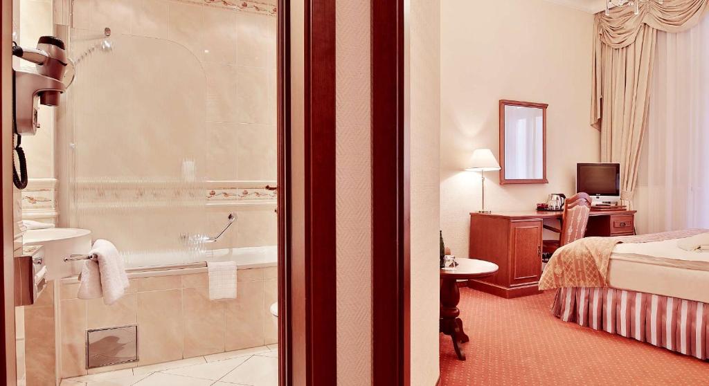 Koupelna v ubytování Olympia Wellness Hotel