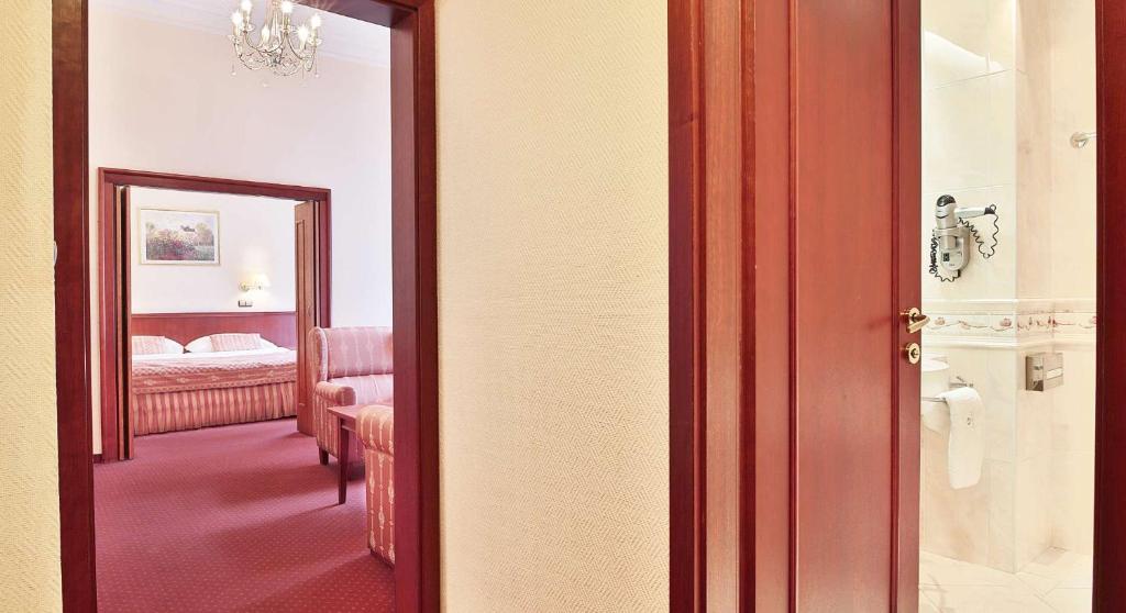 Postel nebo postele na pokoji v ubytování Olympia Wellness Hotel