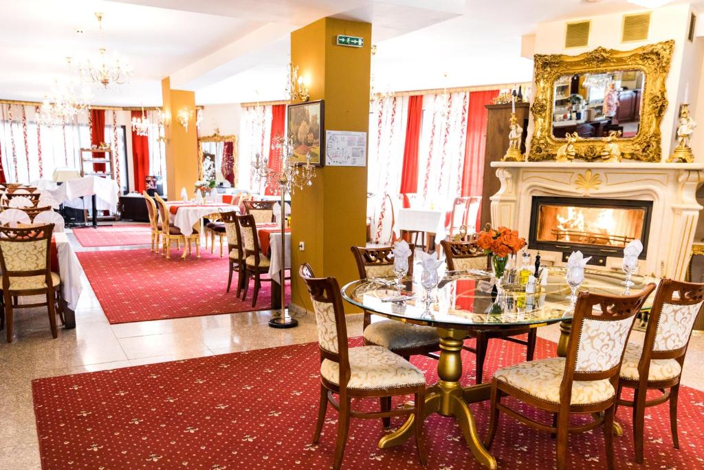 Restaurace v ubytování Elegant Lux Hotel