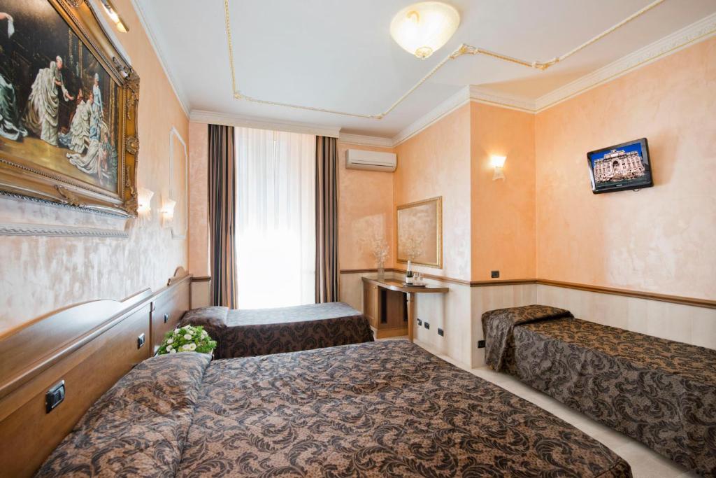Postel nebo postele na pokoji v ubytování Hotel Marco Polo Rome