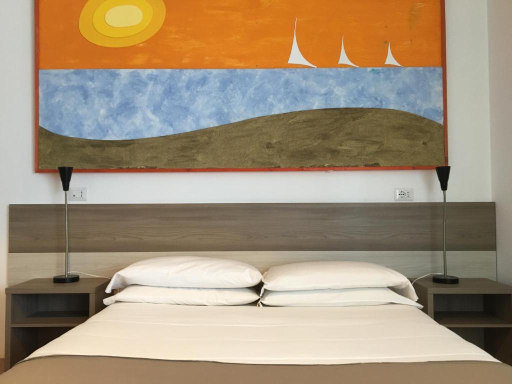 Łóżko lub łóżka w pokoju w obiekcie Hotel Corallo