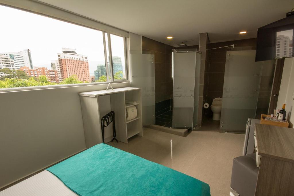 Postel nebo postele na pokoji v ubytování Lleras Green Hotel