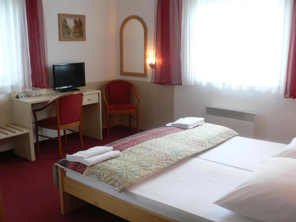 Postel nebo postele na pokoji v ubytování Pension Miltom