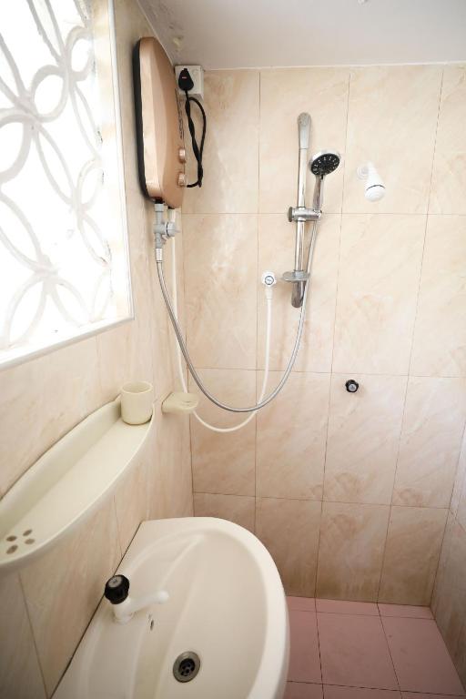 Tony's Garden House Back Packers inn - 15