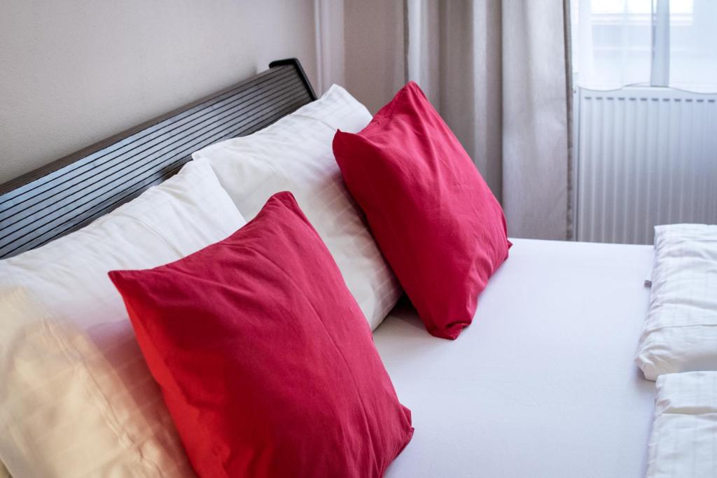 Tylova Apartments - 7