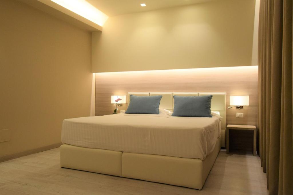 Postel nebo postele na pokoji v ubytování Hotel Continental