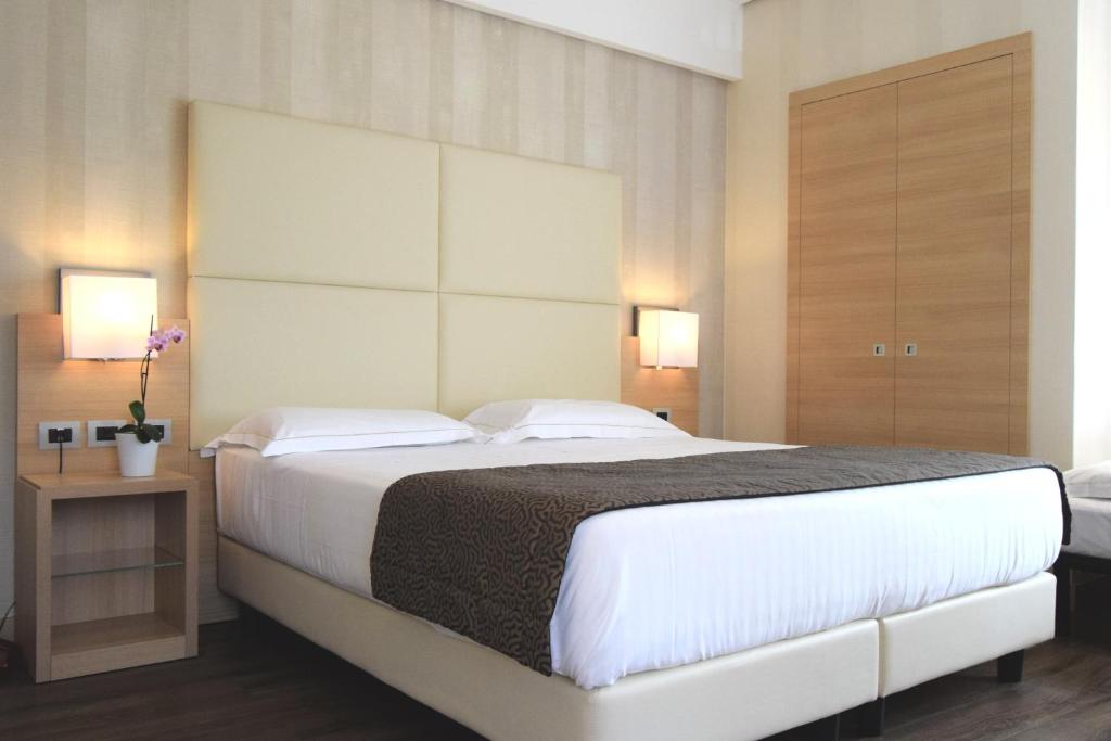 Postel nebo postele na pokoji v ubytování Hotel Continental