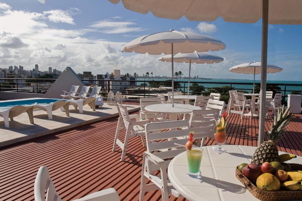  Manos Royal Hotel