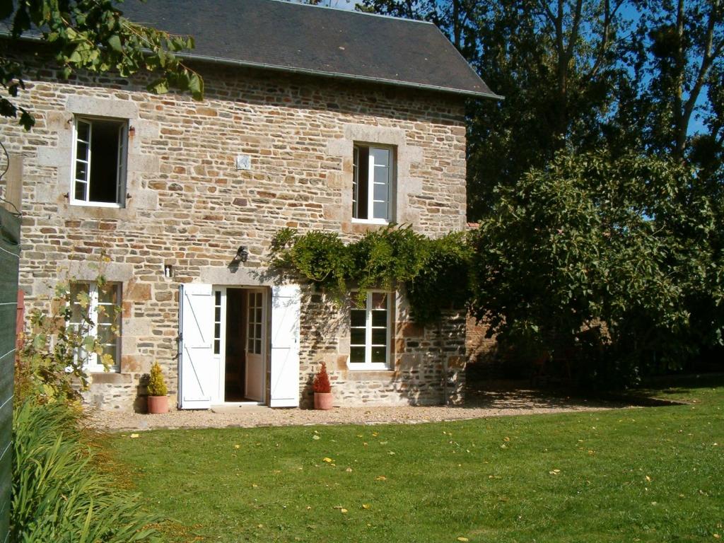 Holiday Home Château de Boucéel Mont Saint Michel - Casa De Vacaciones La Maison Du Jardin
