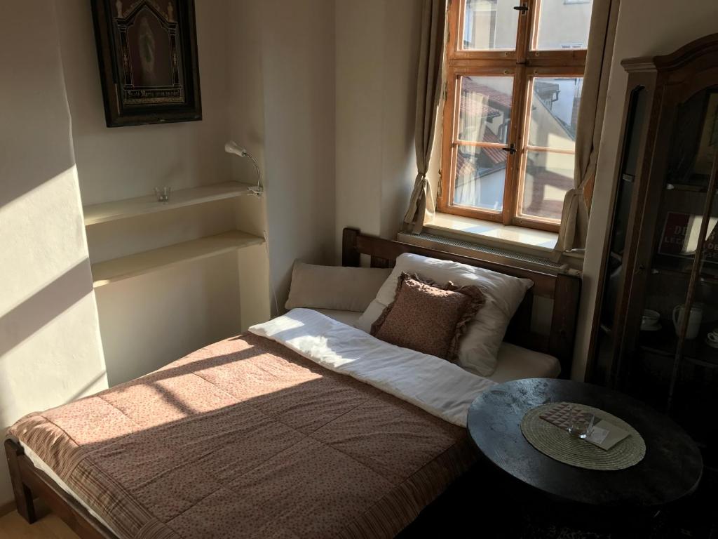 Queen Bee apartments - Studio Apartment