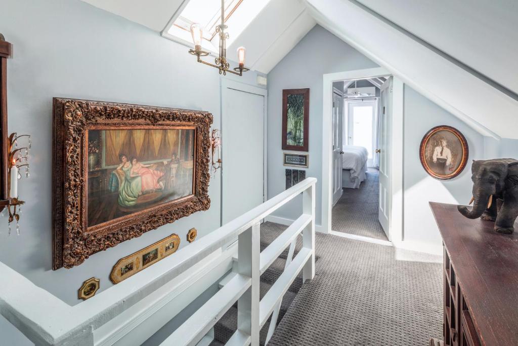 Queen Vic Guest House
