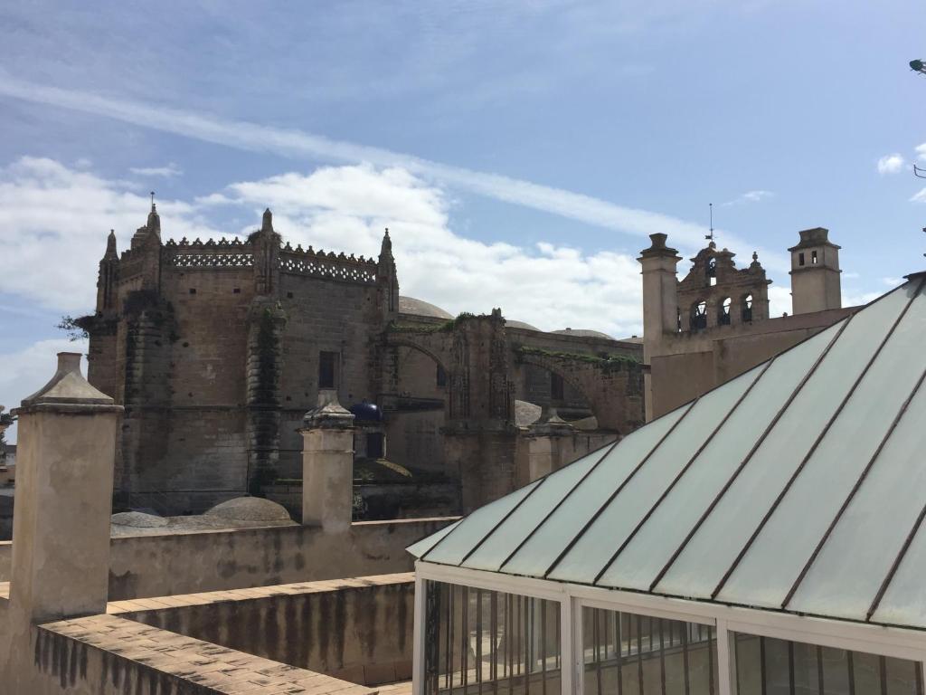 エル・プエルト・デ・サンタマリアにあるSan Juan 7の背景の古城