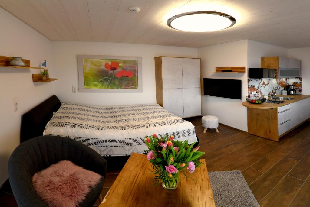 Postel nebo postele na pokoji v ubytování PETIT-CHALET AM HAINER SEE