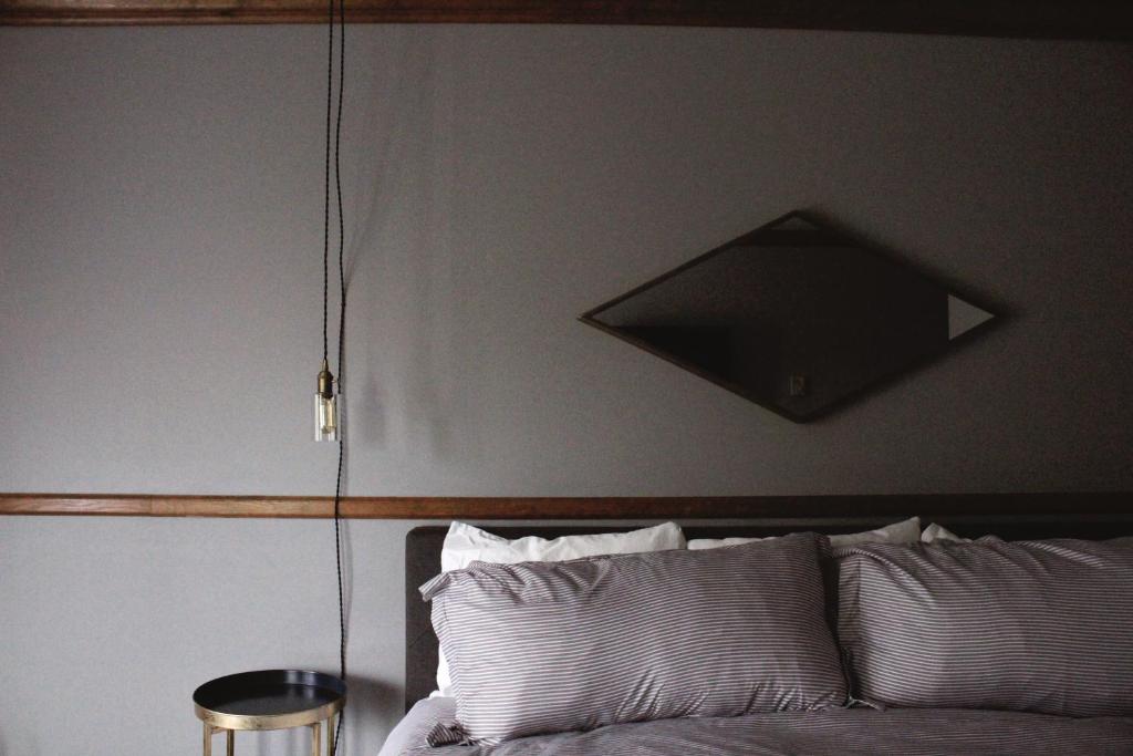 Postel nebo postele na pokoji v ubytování Shelburne Hotel