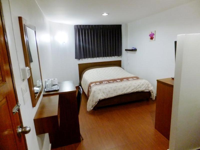Postel nebo postele na pokoji v ubytování Orchid Inn