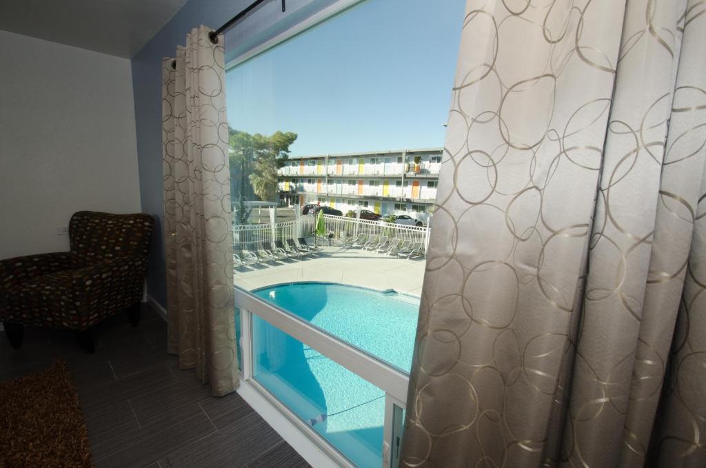Bazén v ubytování Thunderbird Boutique Hotel nebo v jeho okolí