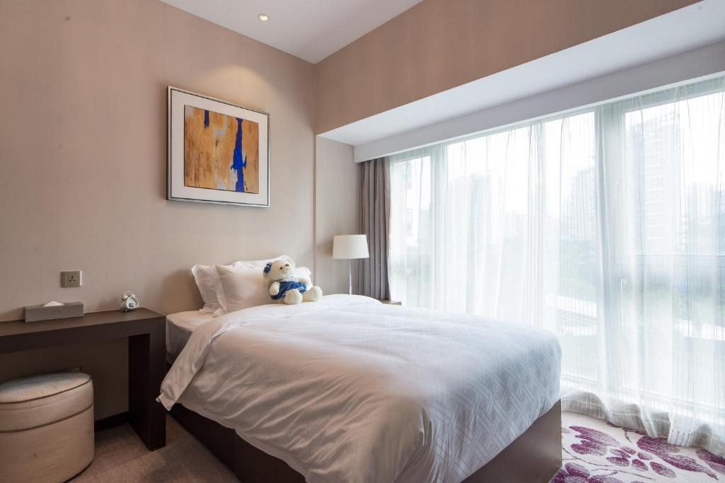 Postel nebo postele na pokoji v ubytování Savills Residence Daxin Shenzhen Bay
