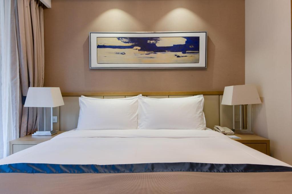 Postel nebo postele na pokoji v ubytování Savills Residence Daxin Shenzhen Bay