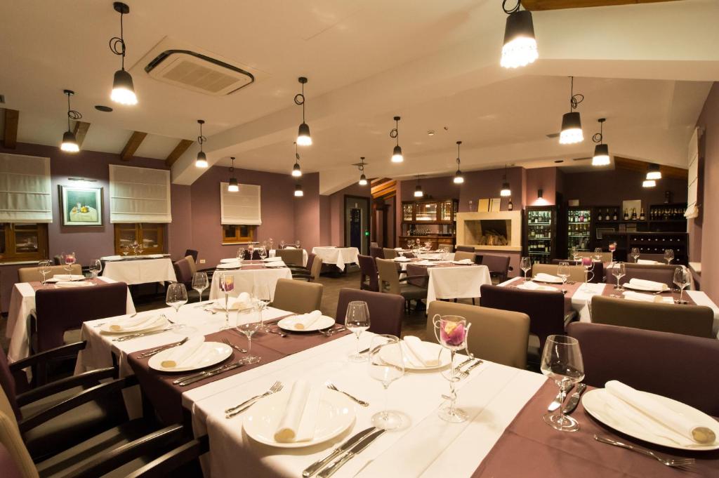 Reštaurácia alebo iné gastronomické zariadenie v ubytovaní Boutique Hotel Vela Vrata
