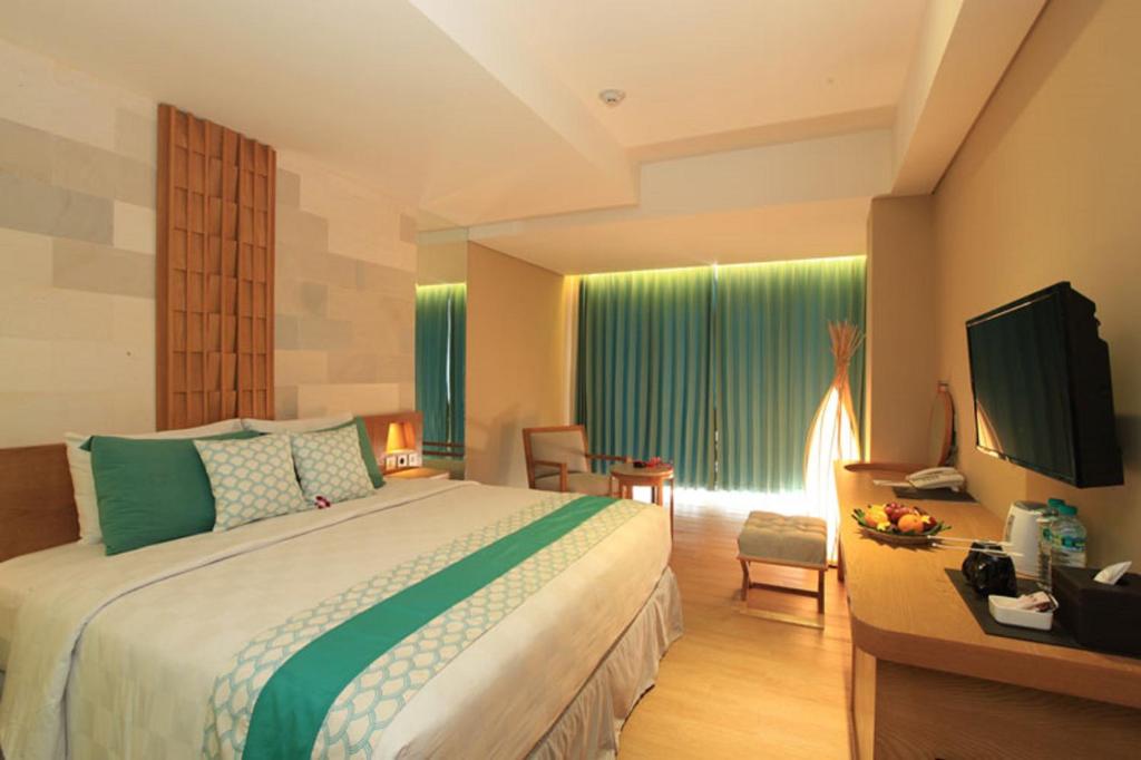 Postel nebo postele na pokoji v ubytování Bedrock Hotel Kuta