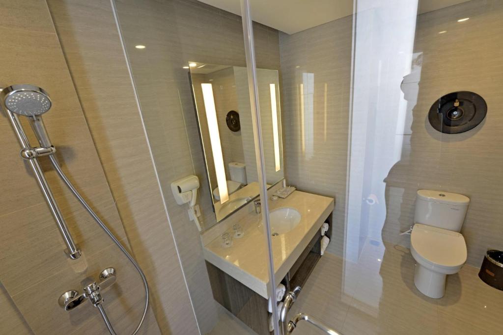 Koupelna v ubytování Lombok Astoria Hotel