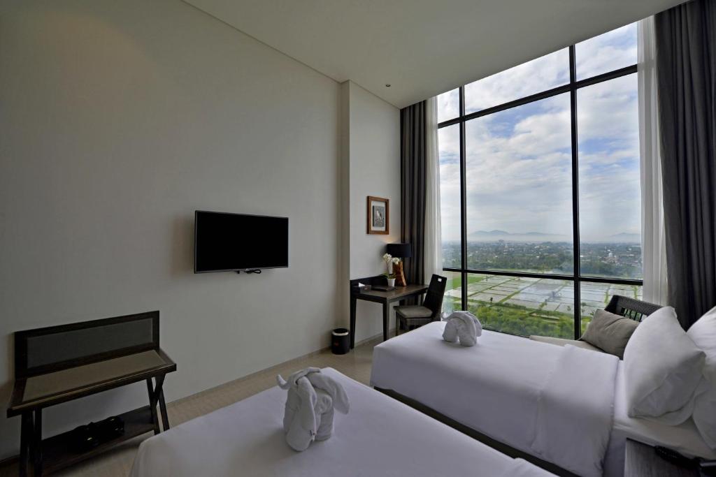 Postel nebo postele na pokoji v ubytování Lombok Astoria Hotel