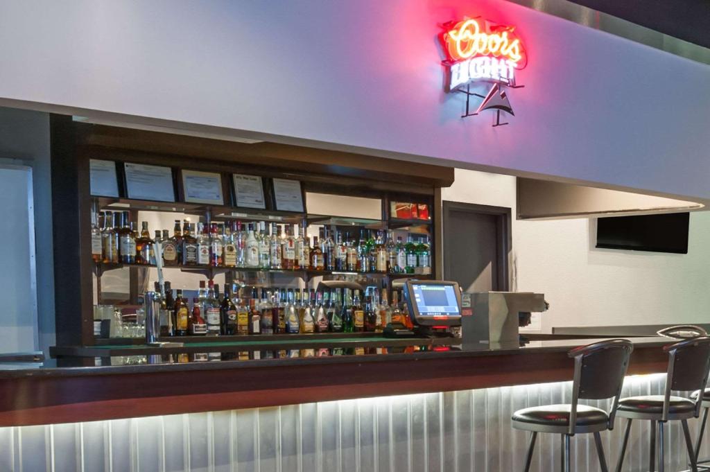 Super 8 by Wyndham Edmonton/West - Resim 8