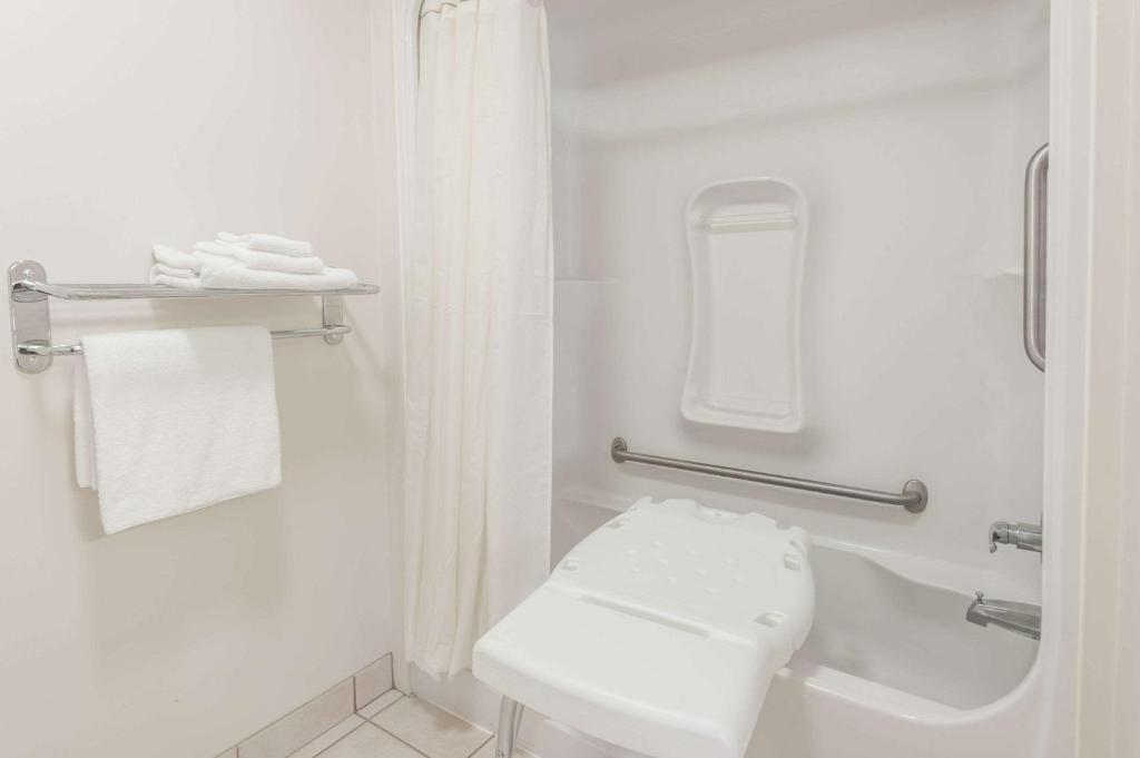 Super 8 by Wyndham Edmonton/West - Resim 13