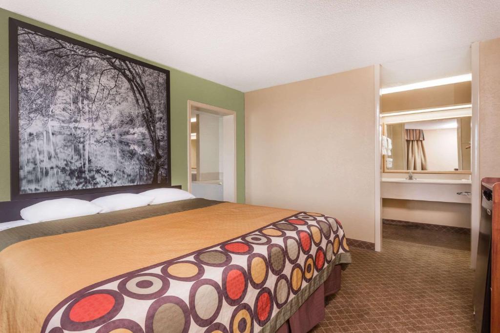 Super 8 by Wyndham Macon West photo