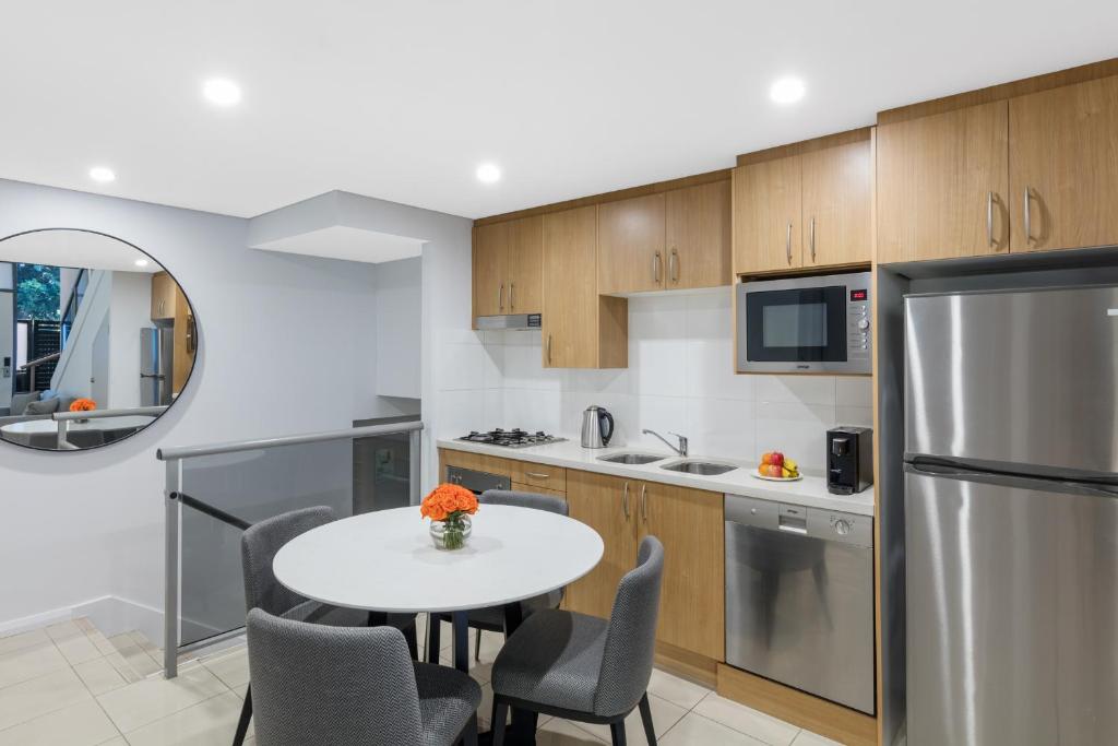 Meriton Suites Waterloo - Resim 32