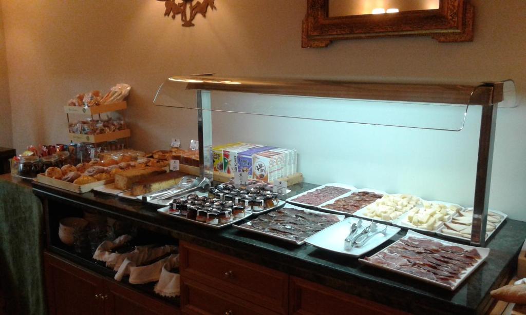 Comida en o cerca de este hotel