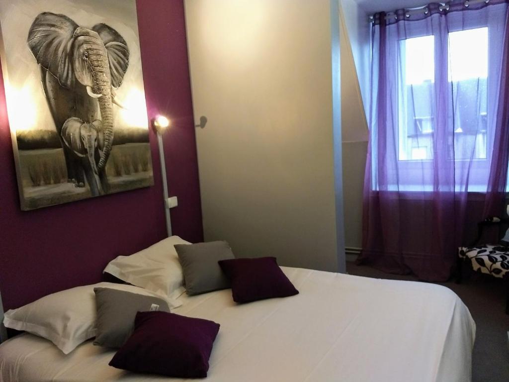 Postel nebo postele na pokoji v ubytování Hôtel Patton