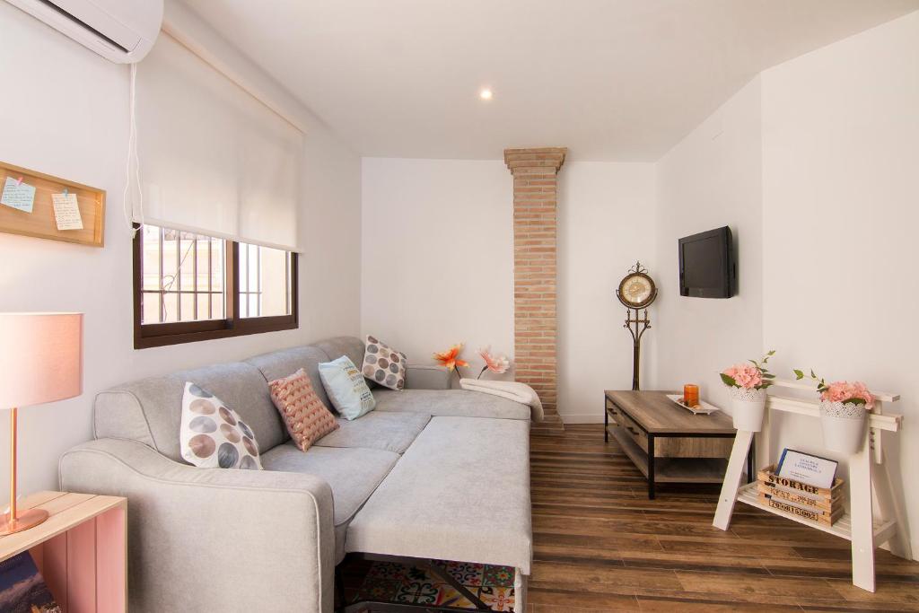 A television and/or entertainment centre at terrazas de la catedral atico wifi