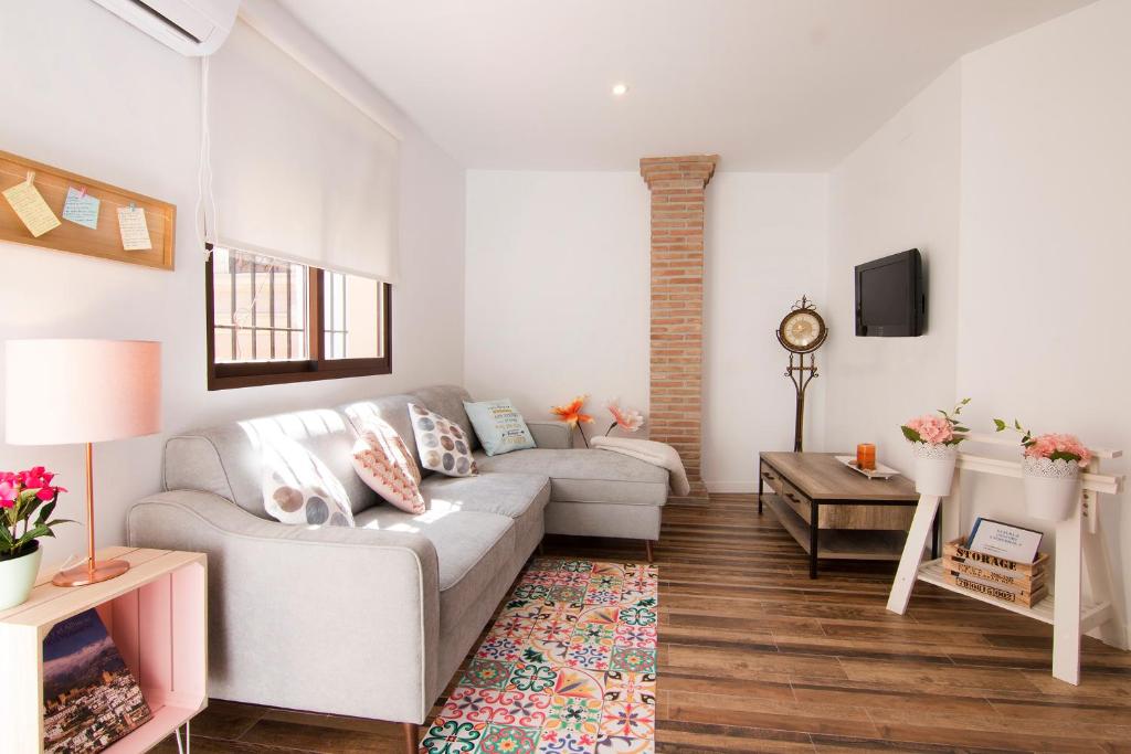 A seating area at terrazas de la catedral atico wifi