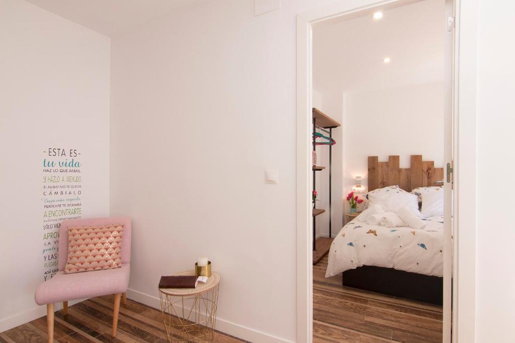 A bed or beds in a room at terrazas de la catedral atico wifi