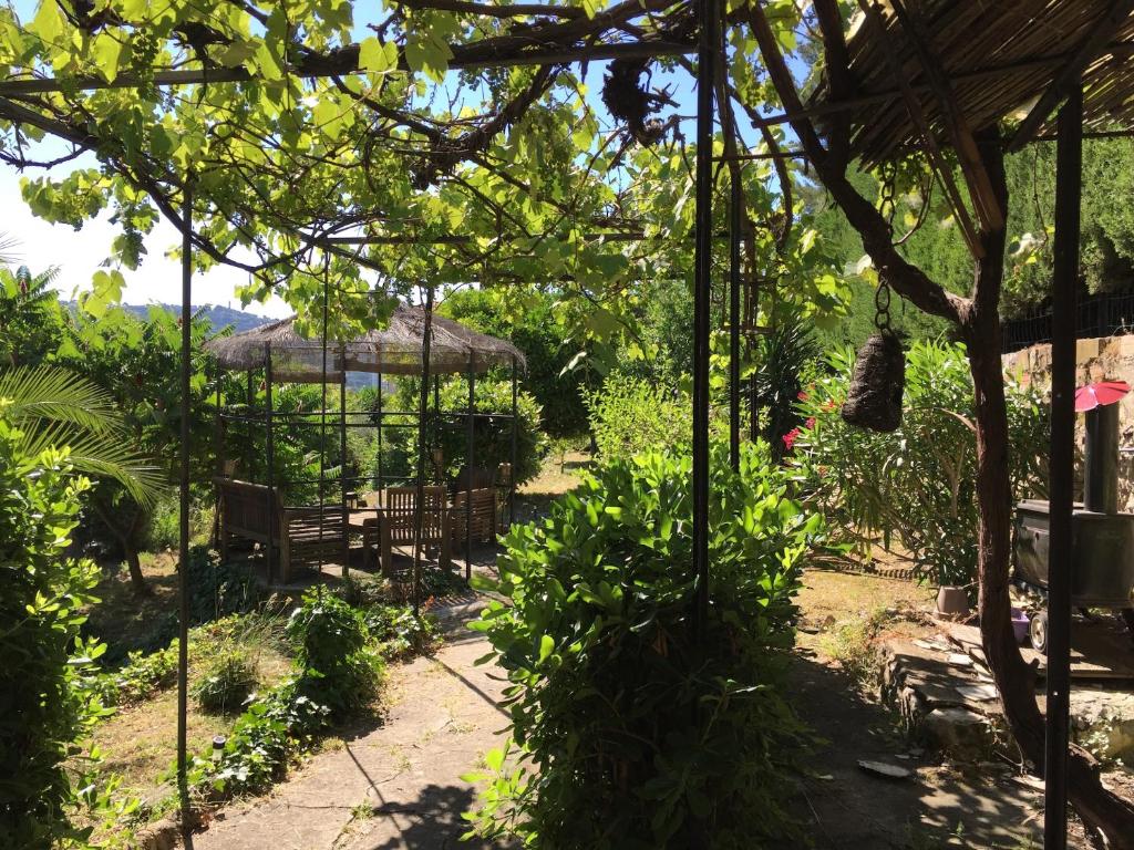 Zahrada ubytování Bed & Breakfast Chambres d'hôtes COTTAGE BELLEVUE