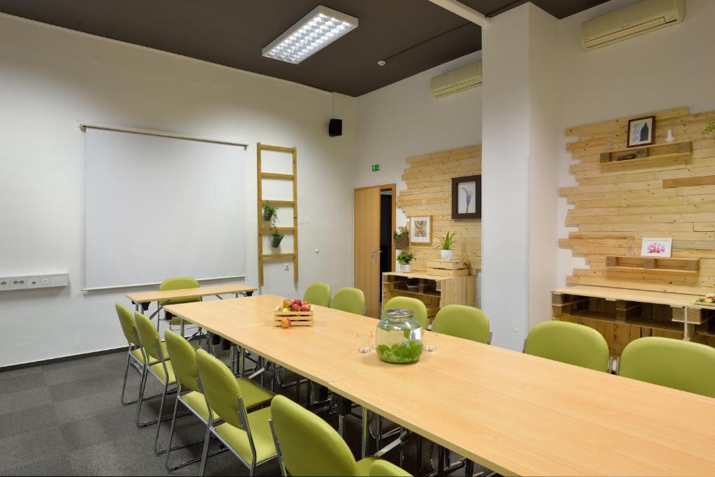 Poslovni prostori in/oz. konferenčna soba v nastanitvi B&B Hotel Ljubljana Park