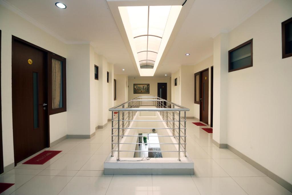 Fotografie z fotogalerie ubytování RedDoorz Syariah Plus near Cirebon Super Block Mall 2 v destinaci Cirebon