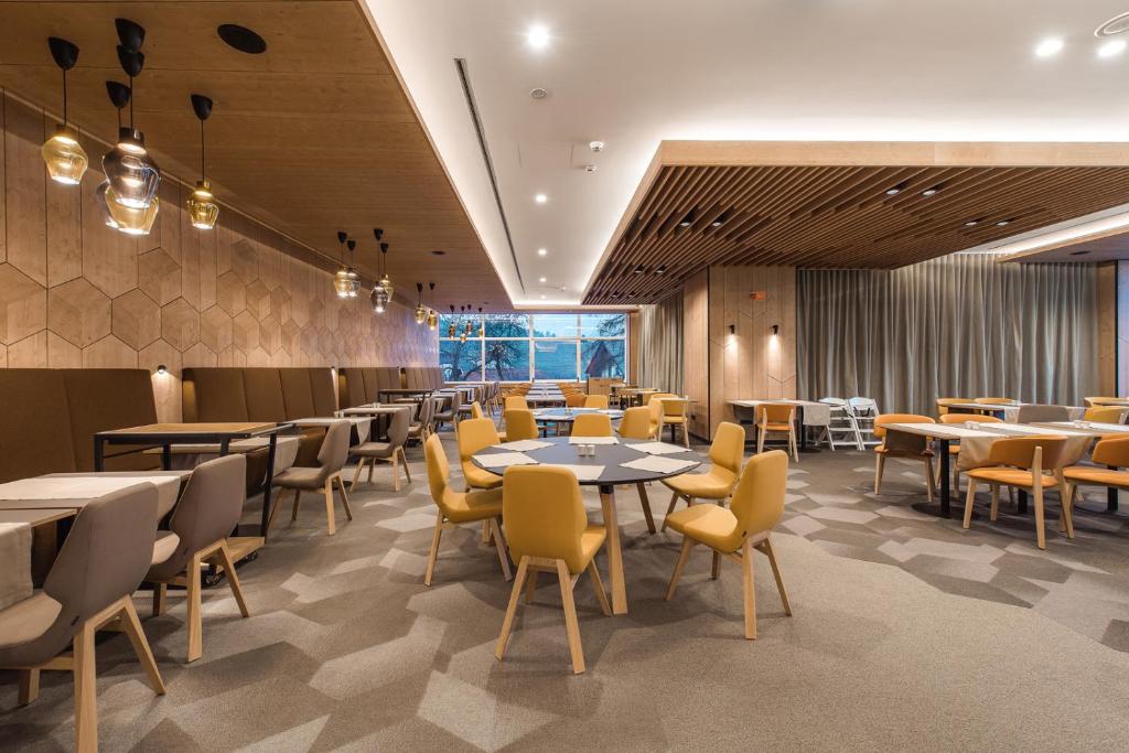 Rikli Balance Hotel – Sava Hotels & Resortsにあるレストランまたは飲食店