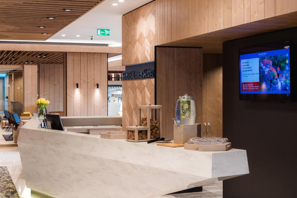 Rikli Balance Hotel – Sava Hotels & Resortsにあるテレビまたはエンターテインメントセンター