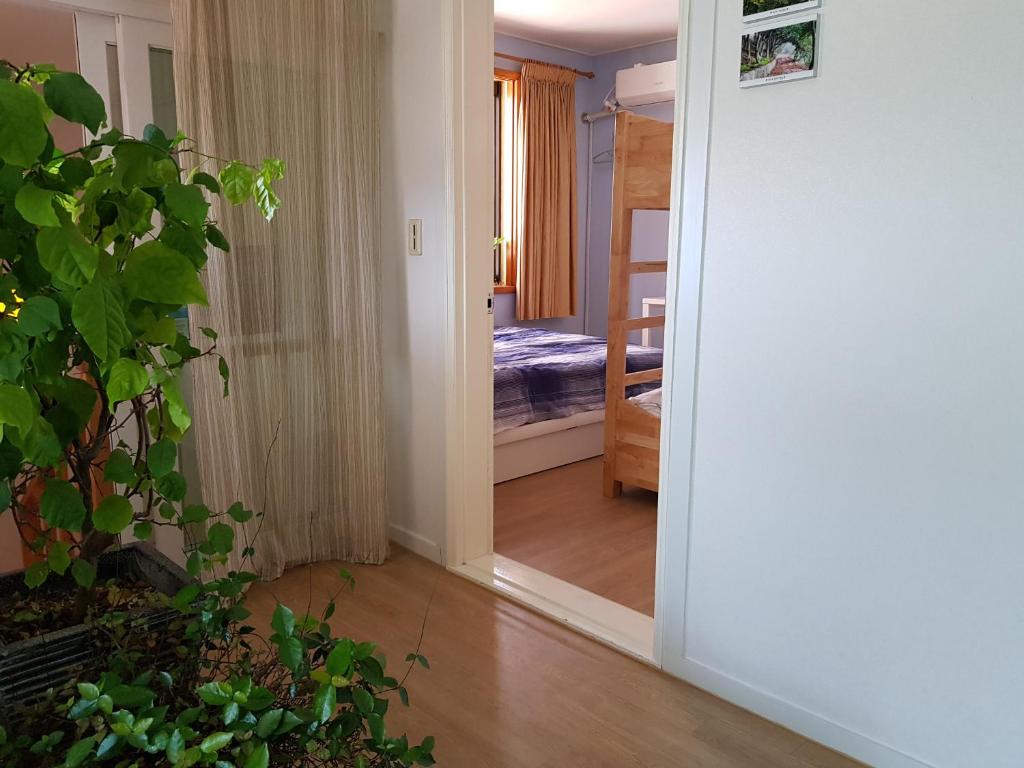 Postel nebo postele na pokoji v ubytování Tongyeong Episode Guesthouse