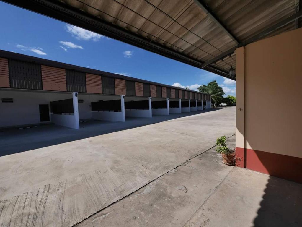 an empty parking lot of a building at Paradise Hotel in Kanchanaburi