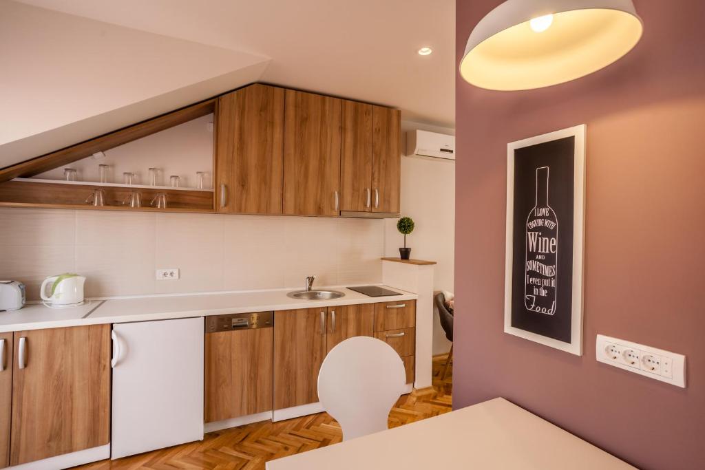 Kuchyň nebo kuchyňský kout v ubytování Apartmani studio