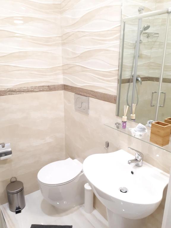 A bathroom at Gold House