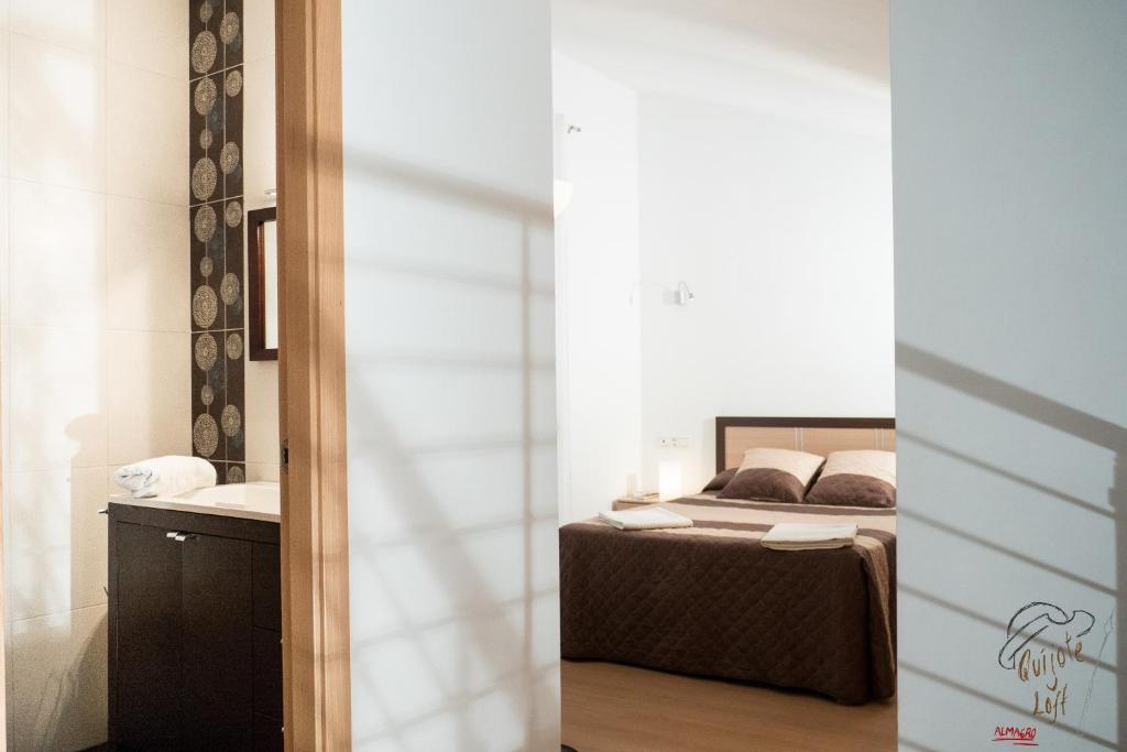Postel nebo postele na pokoji v ubytování Apartamento Quixote Loft Almagro