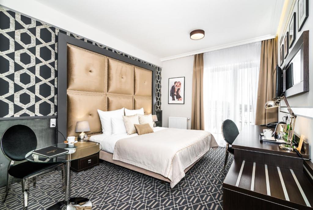 Posteľ alebo postele v izbe v ubytovaní Hotel Luxor